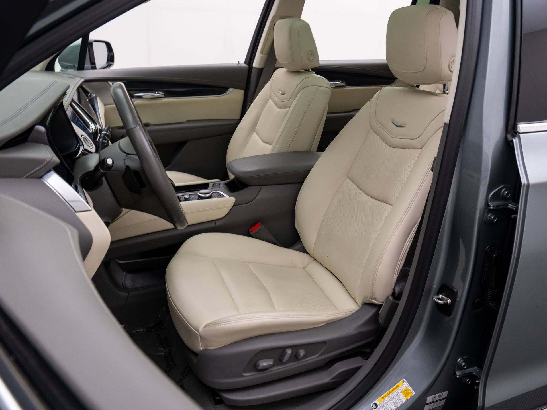 Certified 2023 Cadillac XT6 Premium Luxury image 11