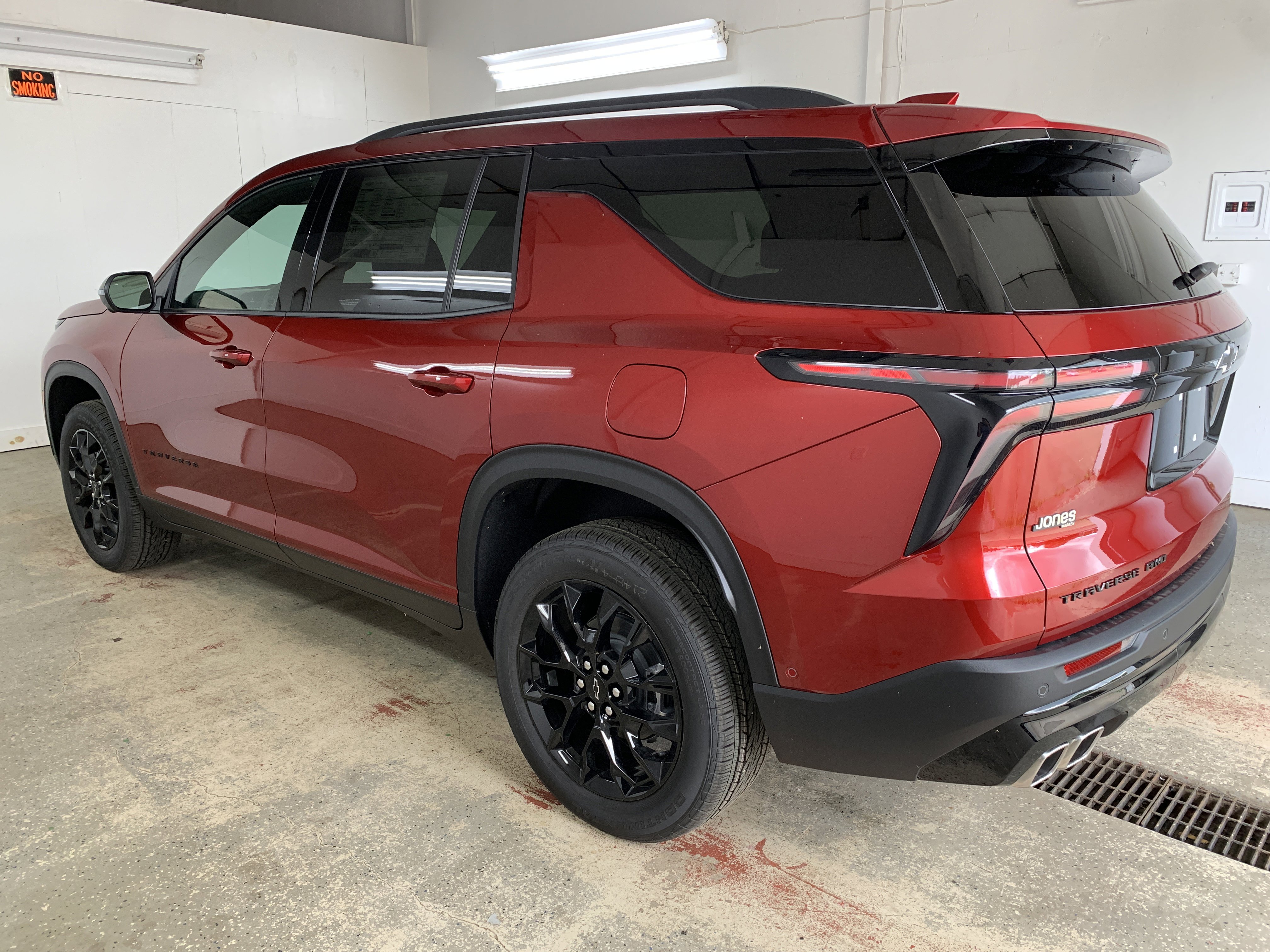 New 2025 Chevrolet Traverse LT w/ Enhanced Driving Package image 4