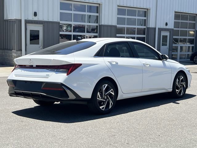 Used 2025 Hyundai Elantra Limited FWD image 13