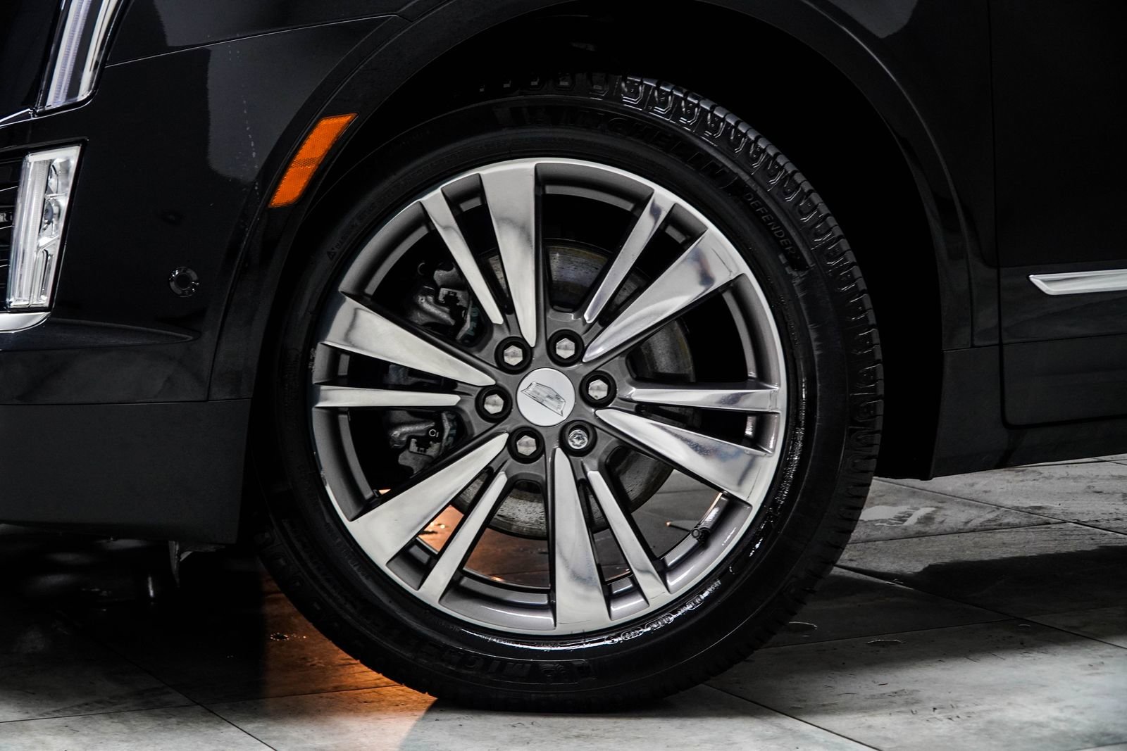 Used 2021 Cadillac XT5 Premium Luxury FWD image 3