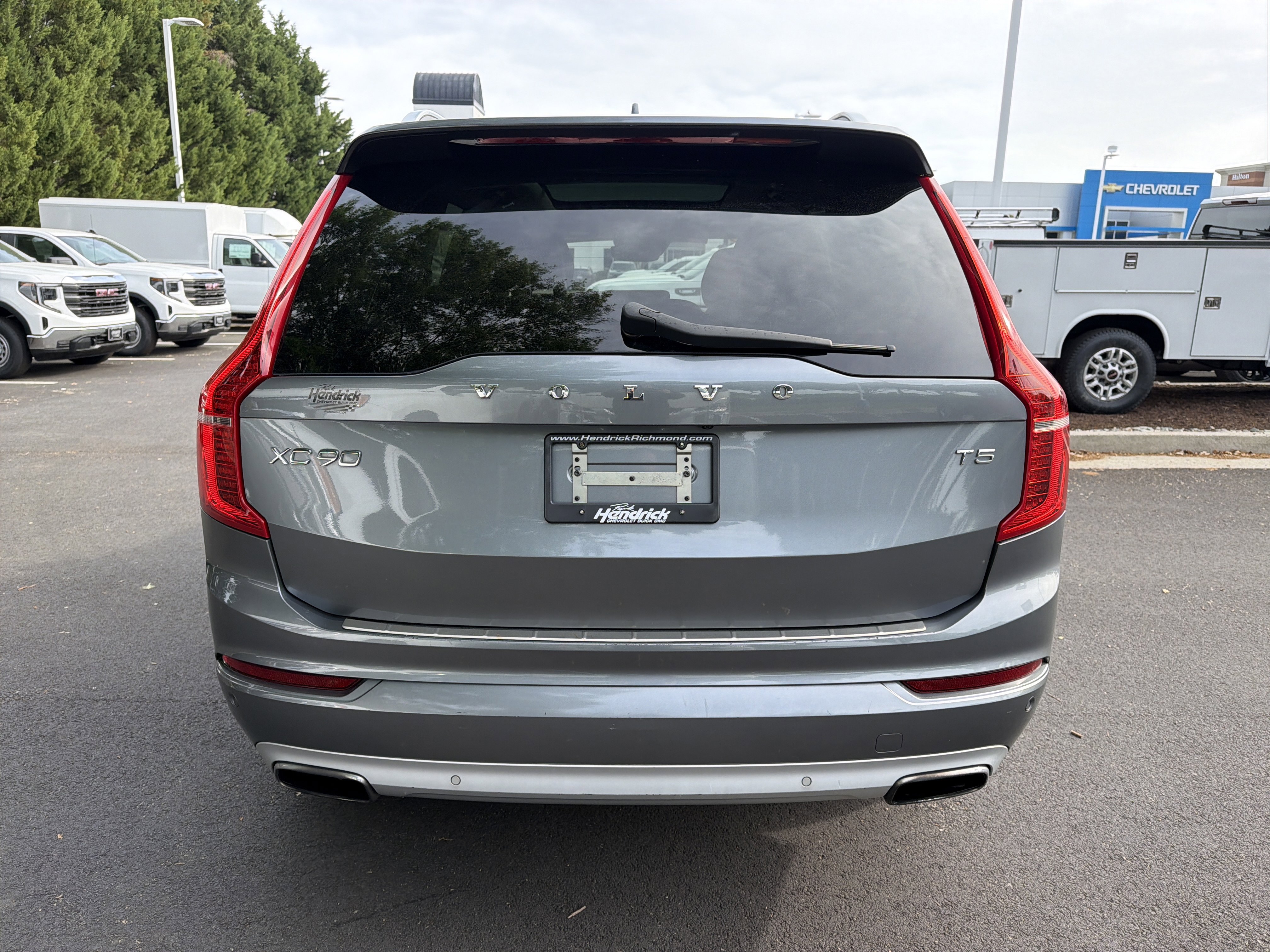 Used 2017 Volvo XC90 T5 Momentum w/ Vision Package image 9