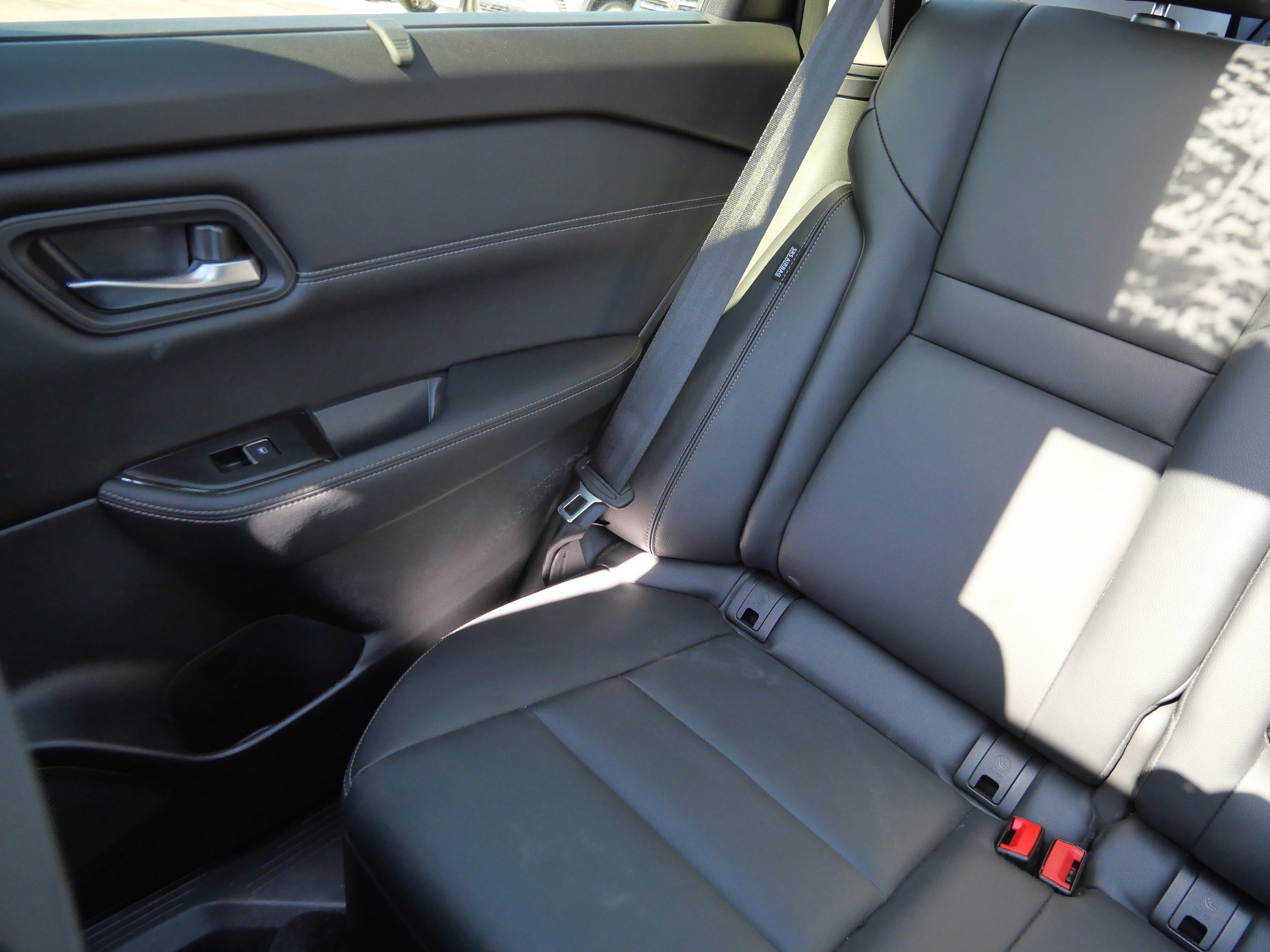 Used 2025 Nissan Rogue SL w/ Tech Package image 12