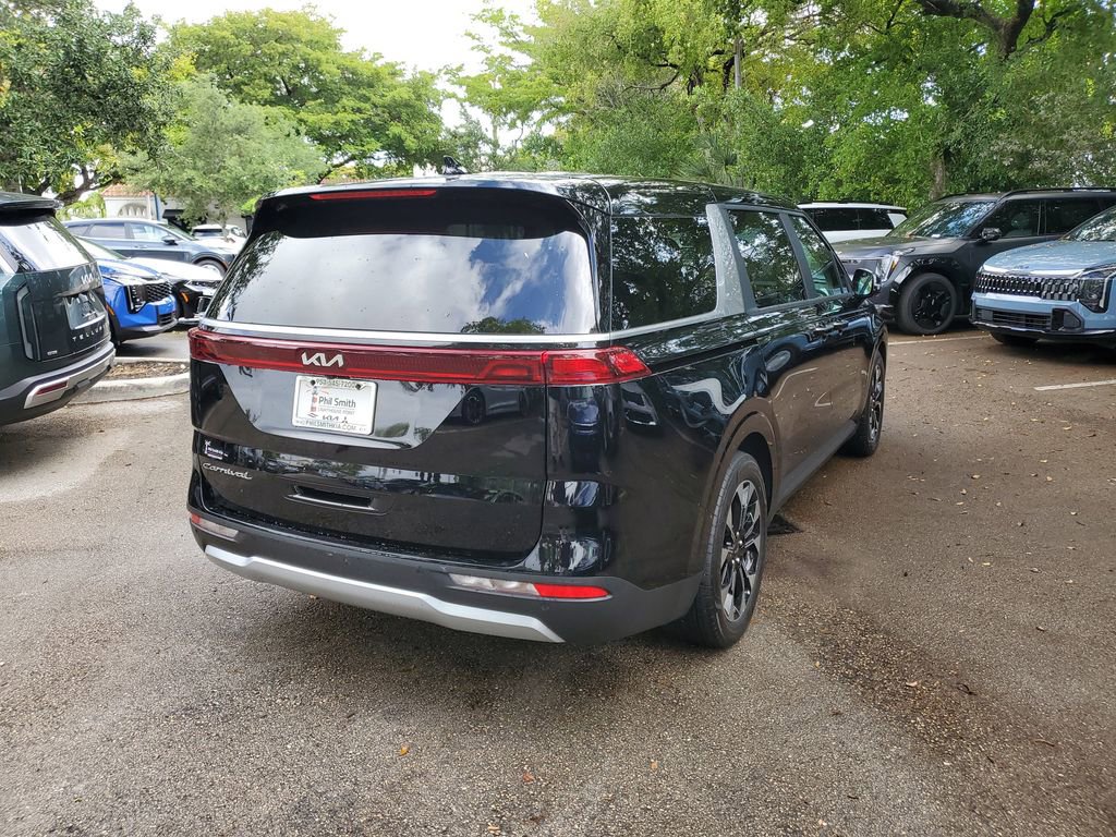 Used 2022 Kia Carnival EX FWD image 6
