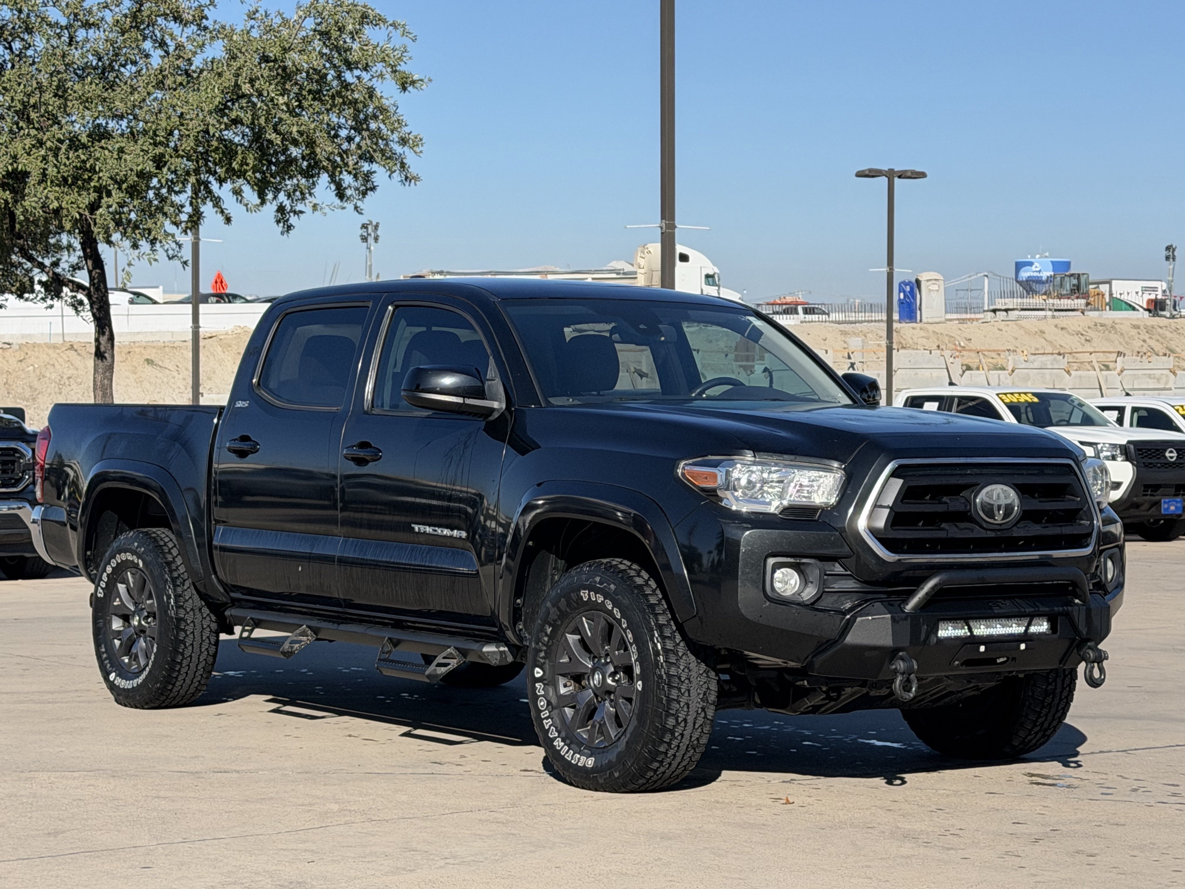 Used 2020 Toyota Tacoma SR5 RWD image 2