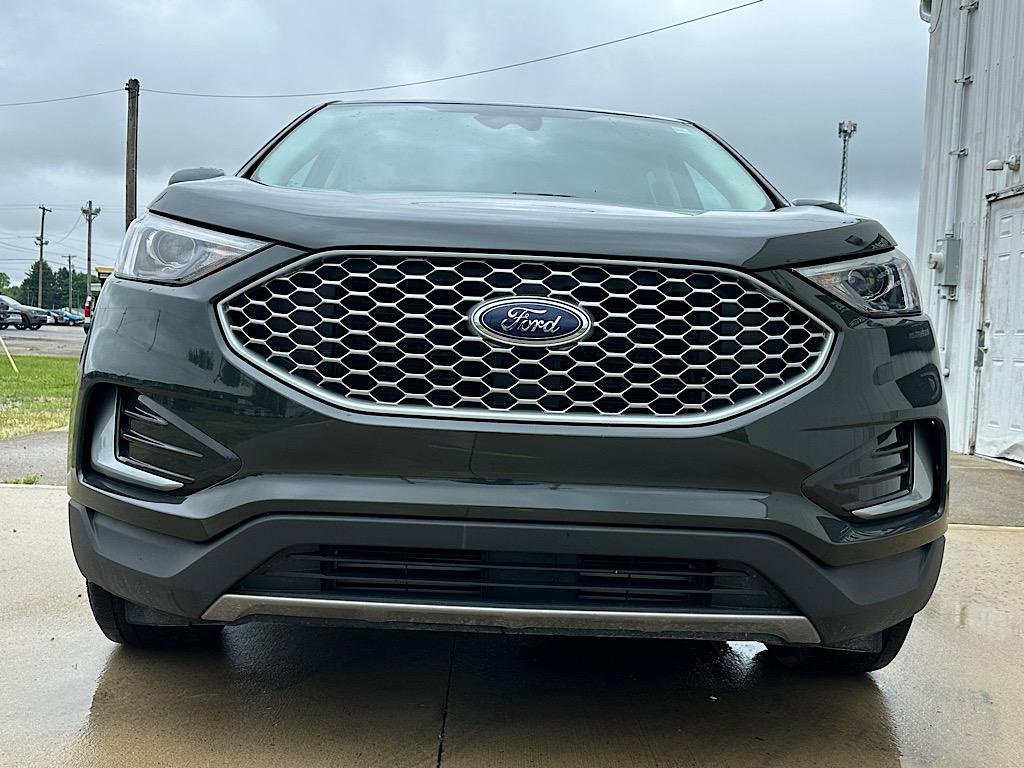 Used 2023 Ford Edge SEL image 2