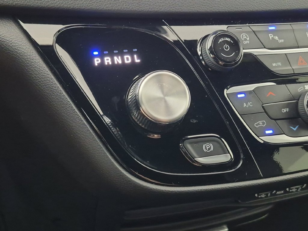 Used 2025 Chrysler Pacifica Select FWD image 26