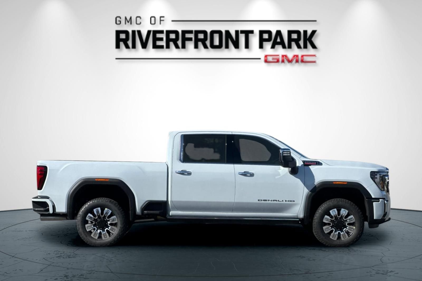 New 2026 GMC Sierra 3500 Denali w/ Denali Reserve Package AWD/4WD image 2