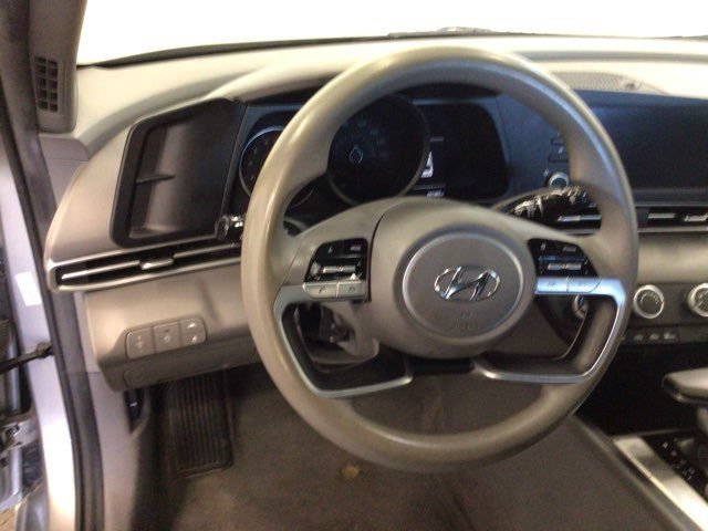 Used 2021 Hyundai Elantra SE FWD image 14