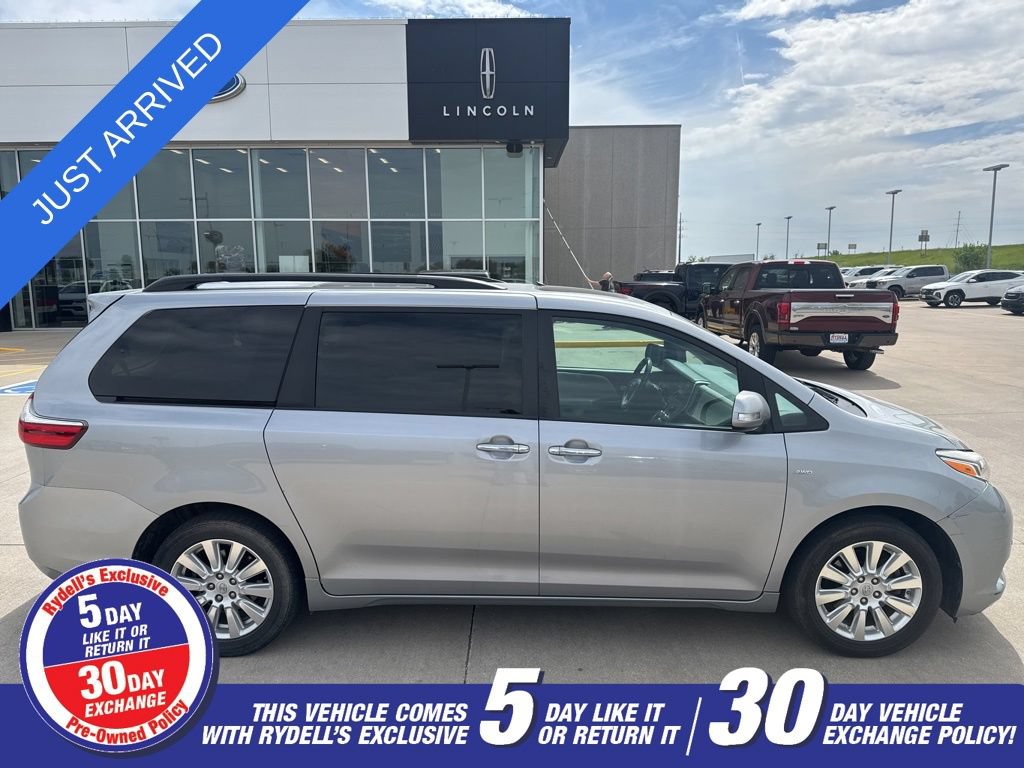 Used 2017 Toyota Sienna Limited AWD/4WD image 4