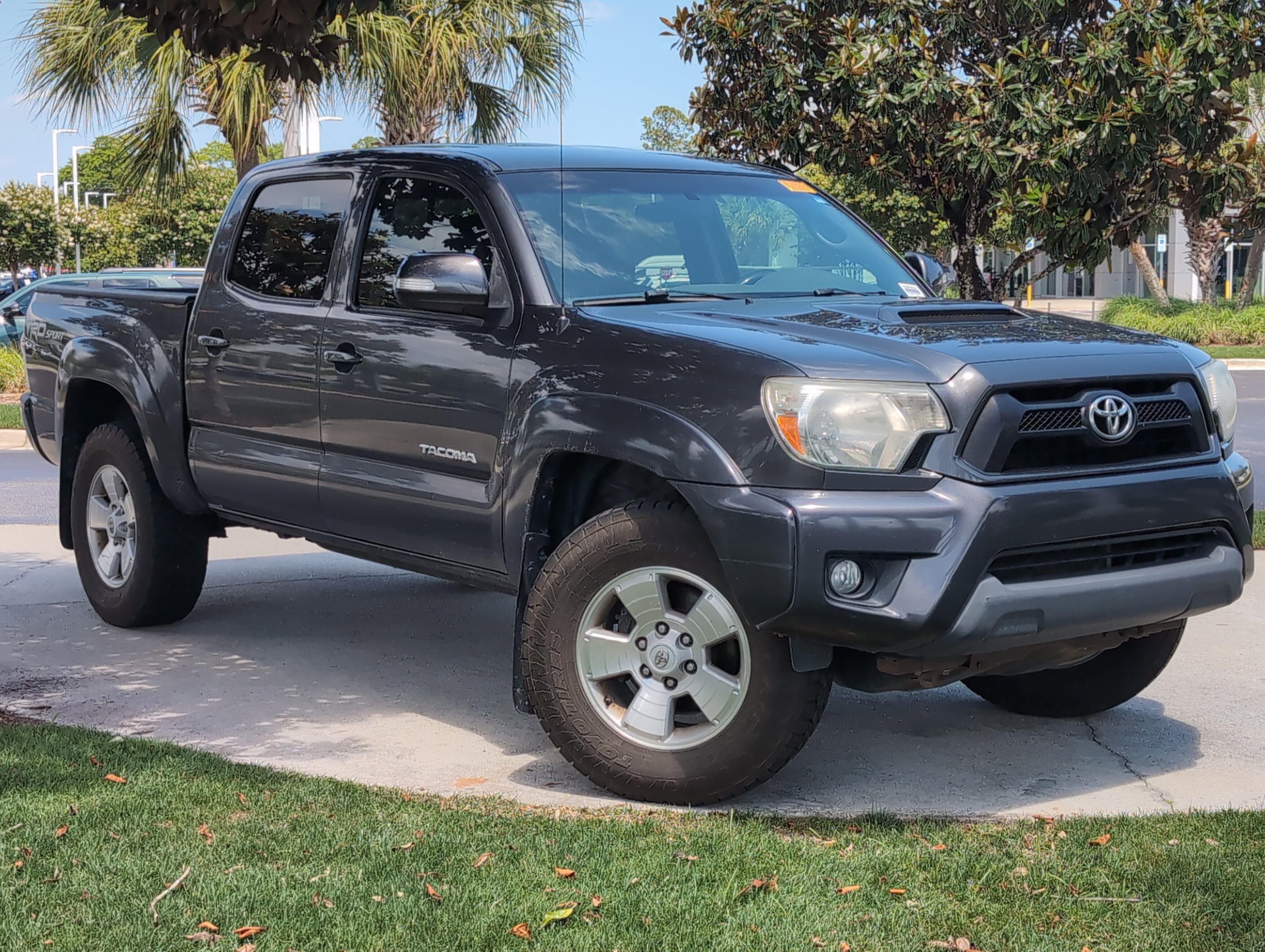 Used 2014 Toyota Tacoma 4x4 Double Cab w/ TRD Sport Package image 2