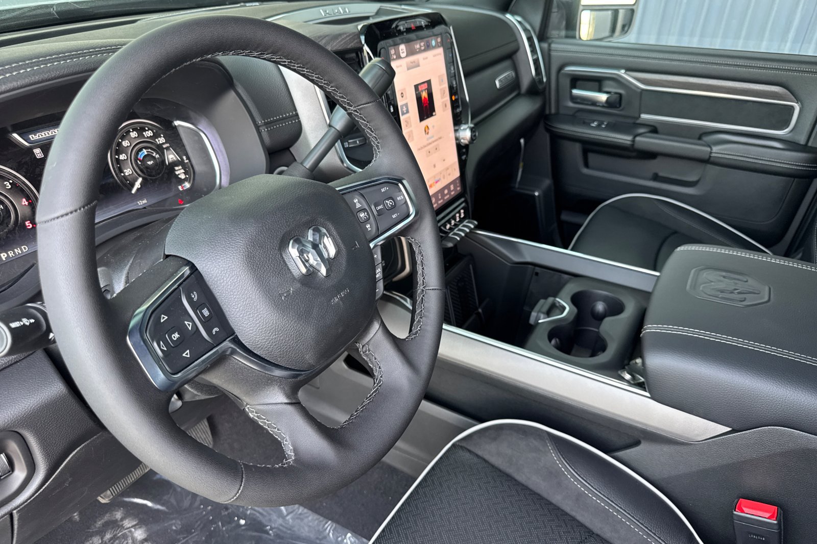 New 2026 RAM 2500 Laramie AWD/4WD image 9