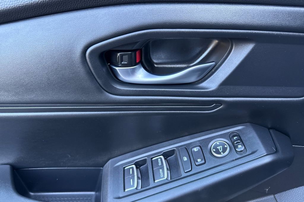 Certified 2025 Honda Accord SE image 5