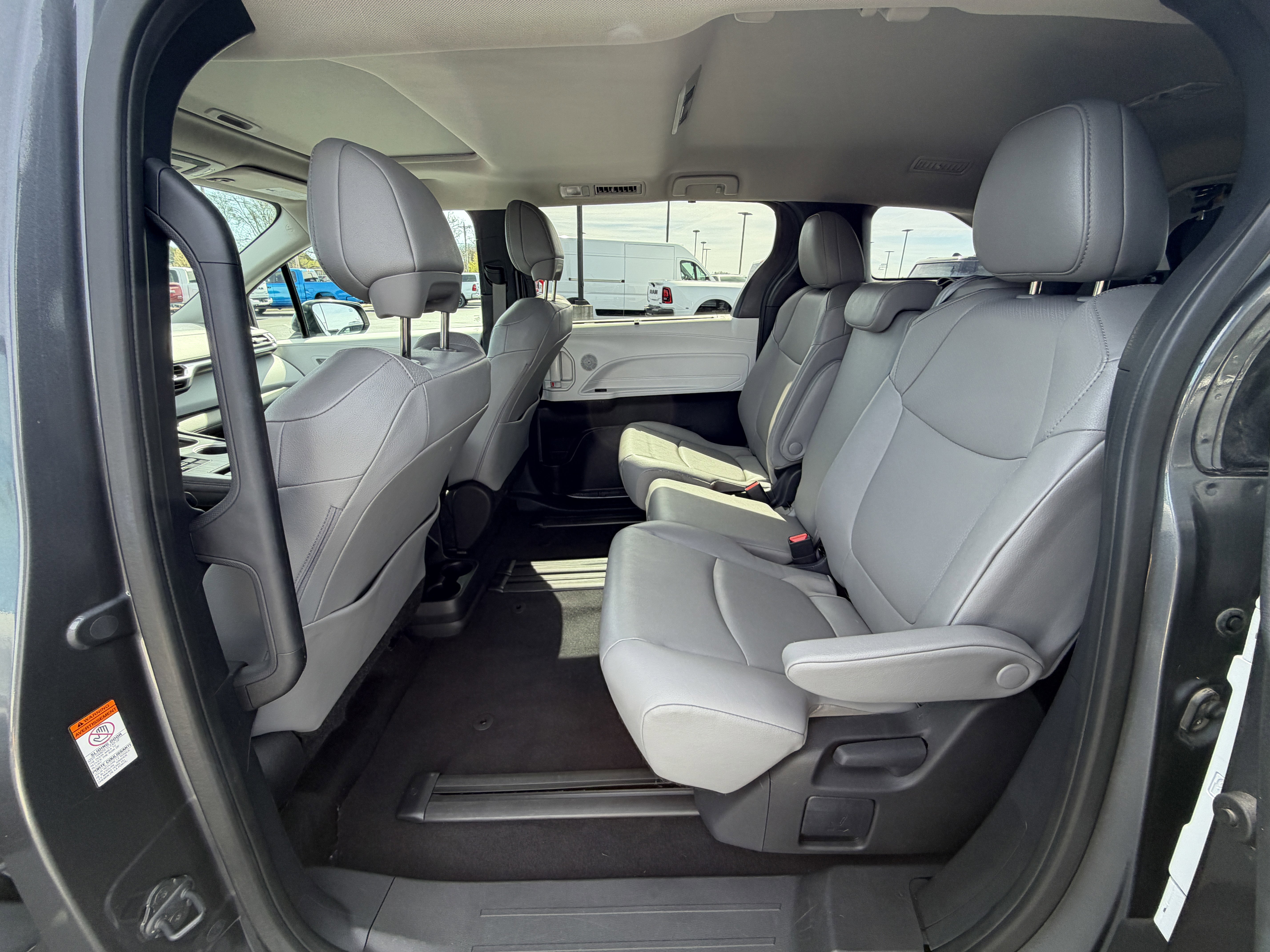 Used 2025 Toyota Sienna XLE FWD image 10