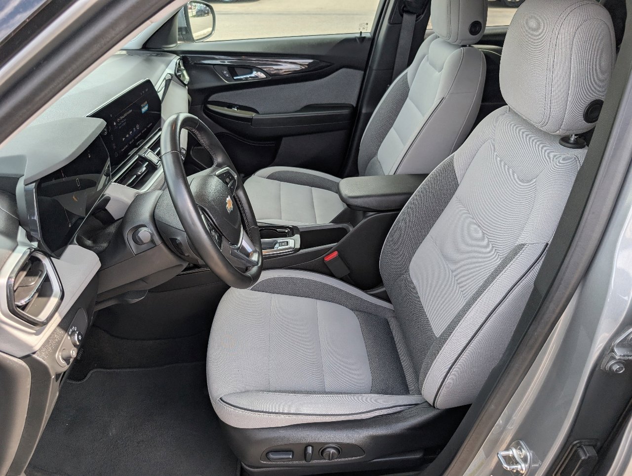 Used 2024 Chevrolet TrailBlazer LT w/ Convenience Package image 2