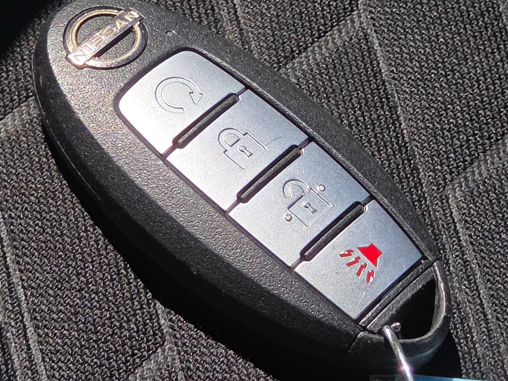 Used 2022 Nissan Kicks SR w/ Interior Electronics Package FWD image 31