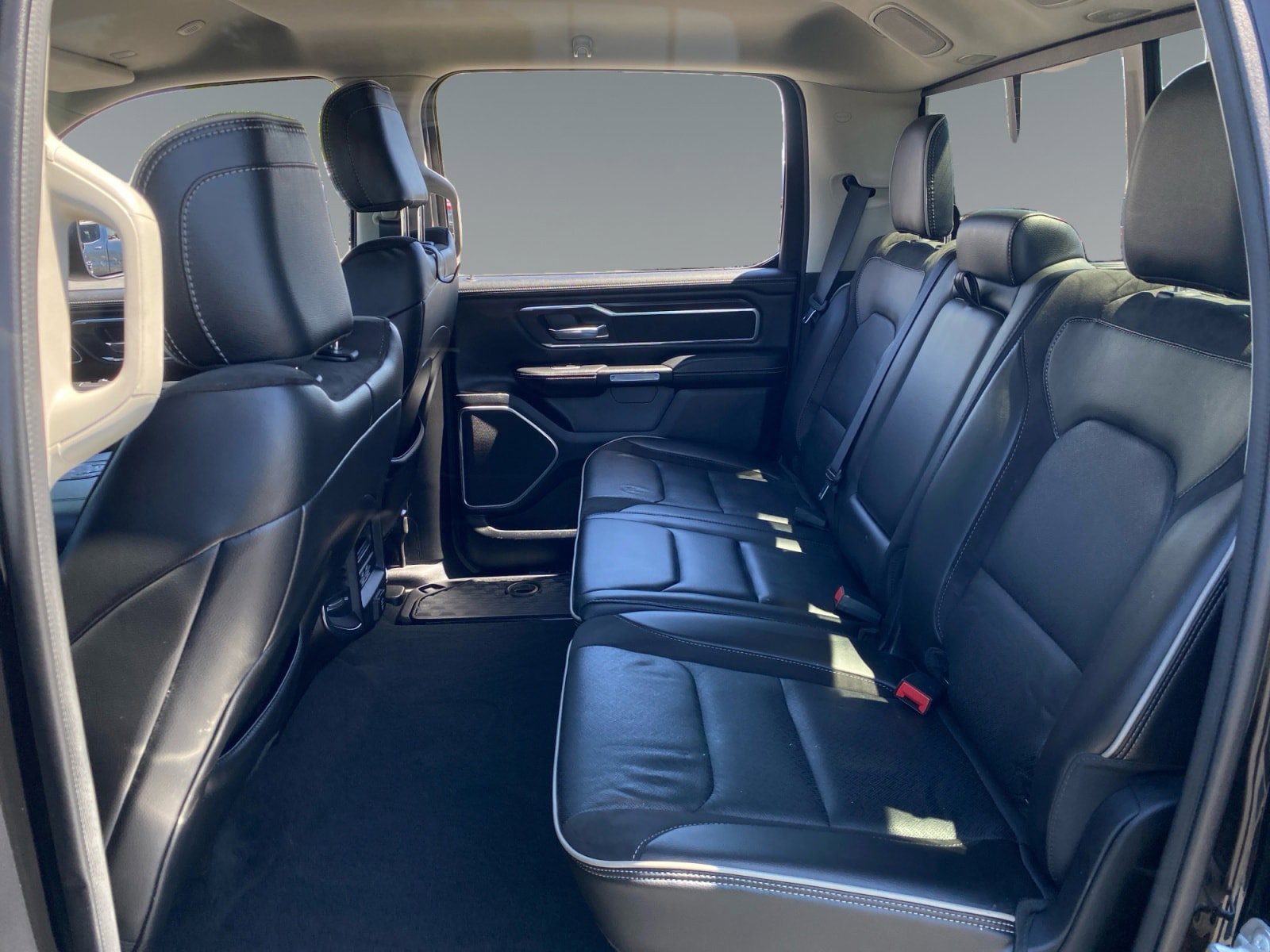 Used 2022 RAM 1500 Laramie AWD/4WD image 13
