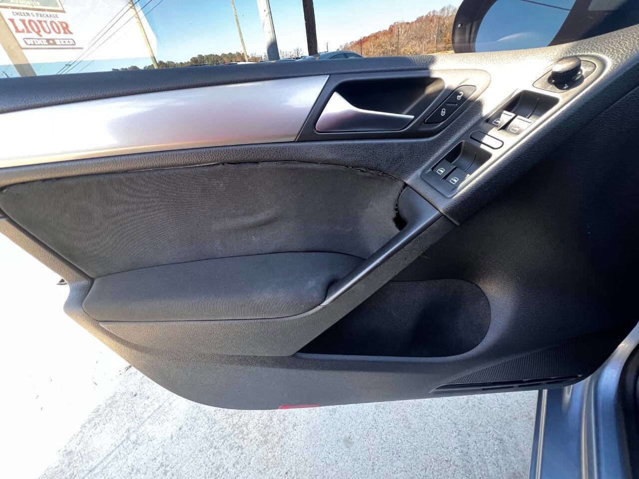 Used 2010 Volkswagen Golf 4-Door image 18