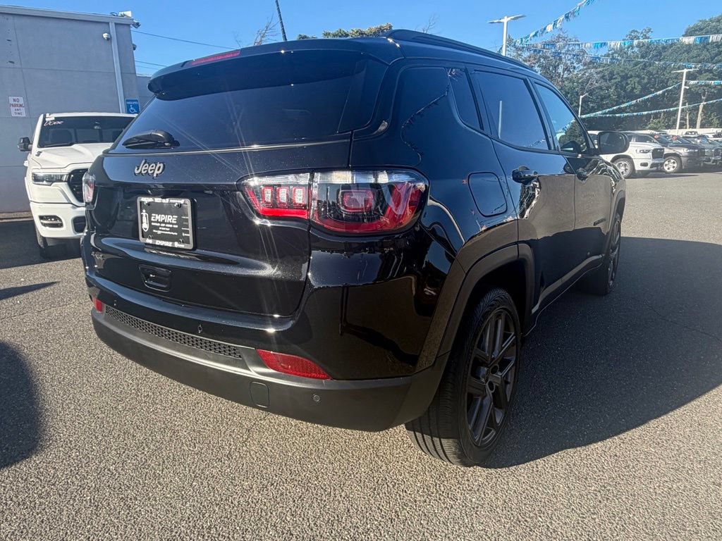 Used 2025 Jeep Compass Limited w/ Sun & Sound Group AWD/4WD image 5