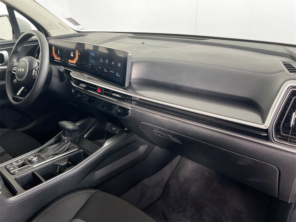 Certified 2024 Kia Sorento LX image 29
