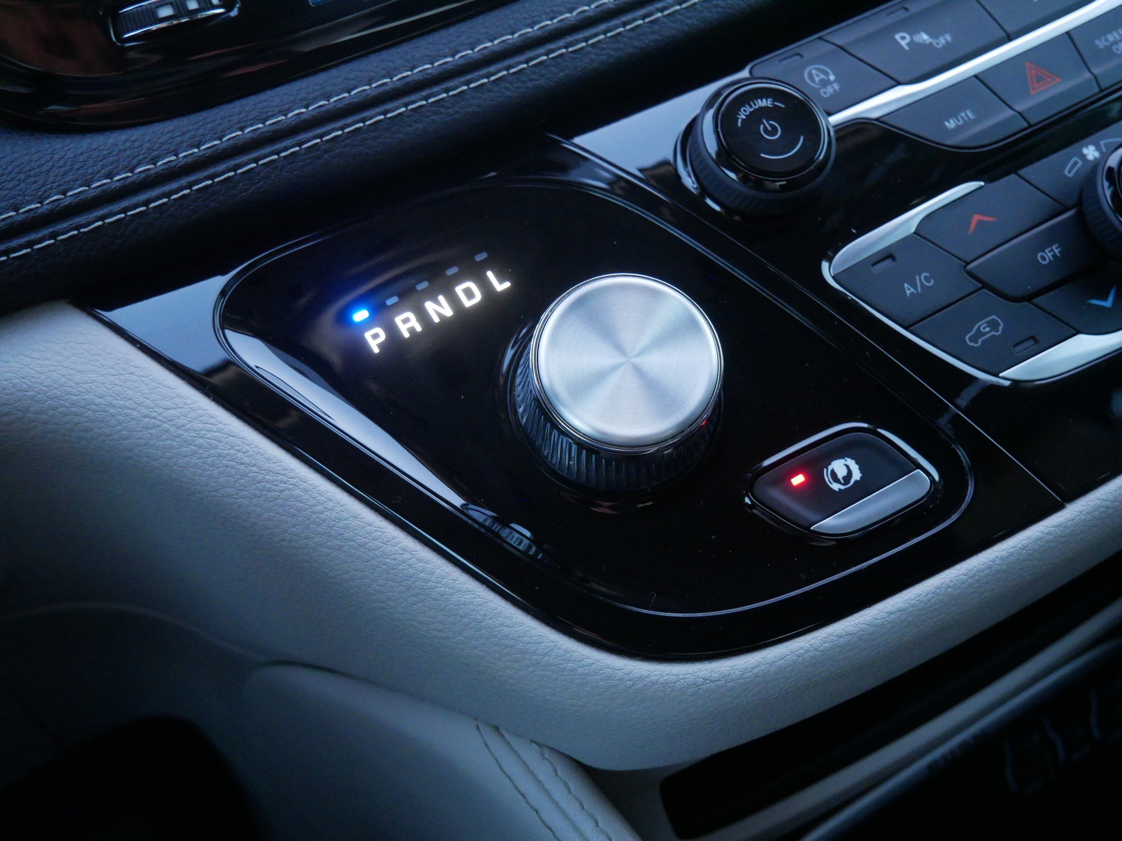 Used 2023 Chrysler Pacifica Limited FWD image 24