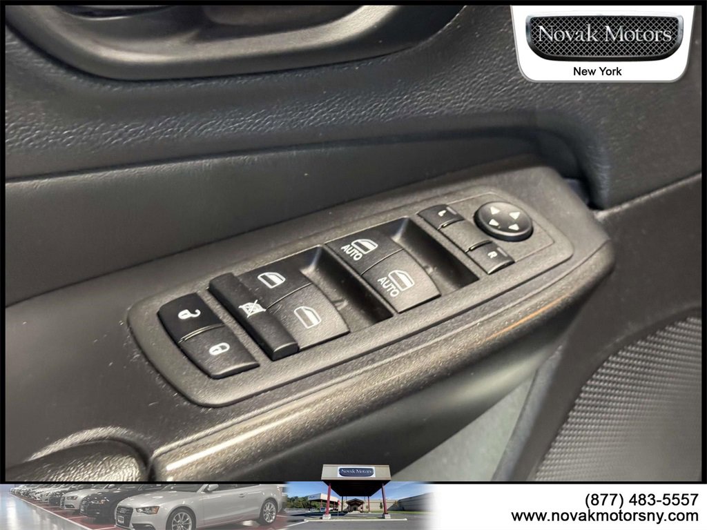 Used 2022 Jeep Cherokee Trailhawk image 14