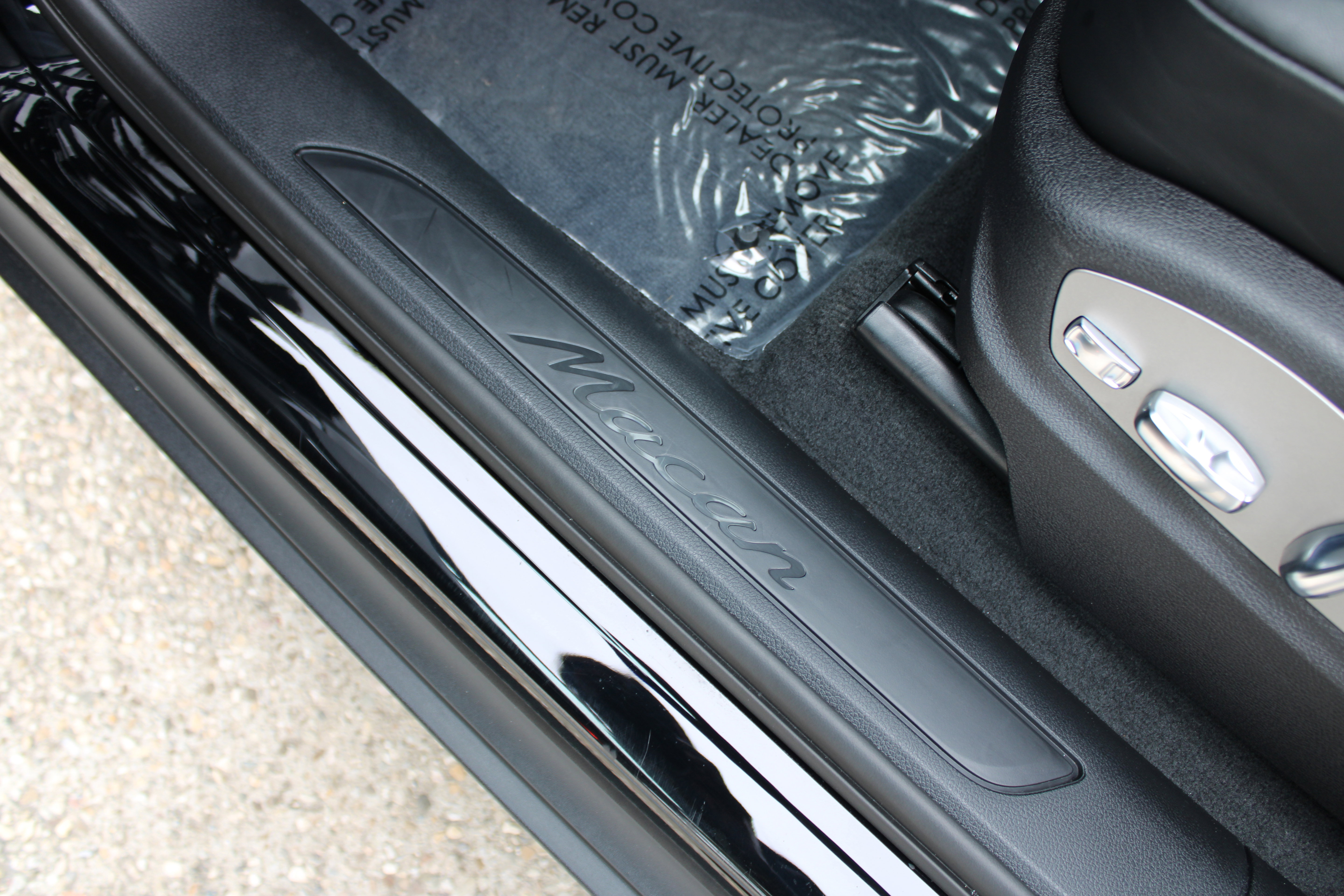 Certified 2026 Porsche Macan AWD/4WD image 17
