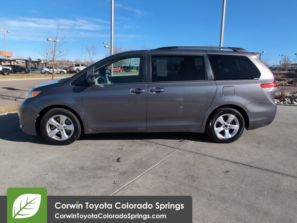 Used 2014 Toyota Sienna LE image 4