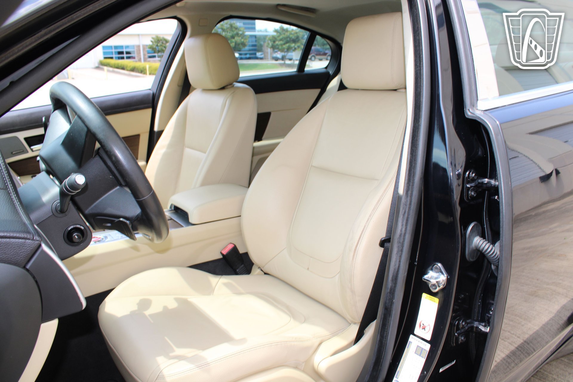 Used 2014 Jaguar XF 3.0 RWD image 7