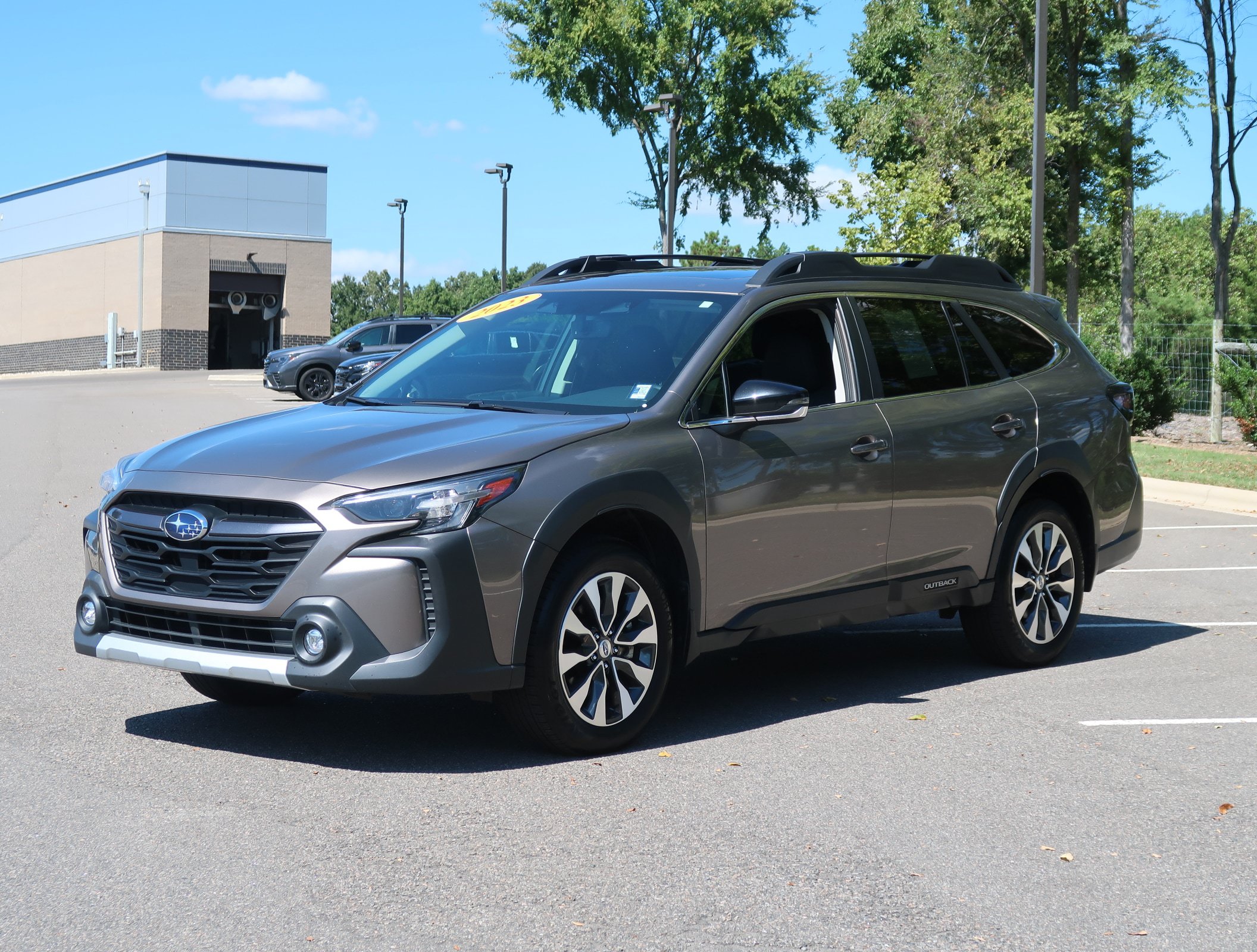 Used 2023 Subaru Outback Limited w/ Popular Package #2 AWD/4WD image 3