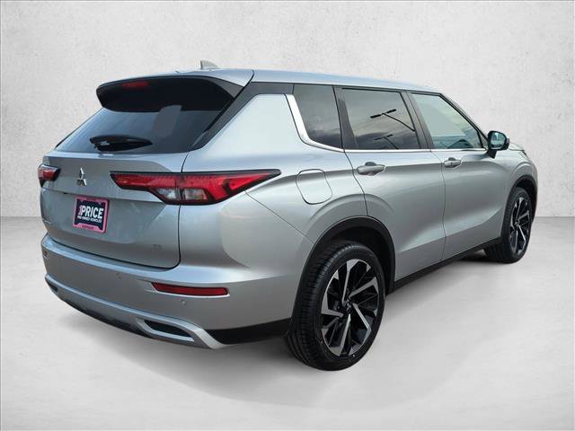 Used 2024 Mitsubishi Outlander SE image 5