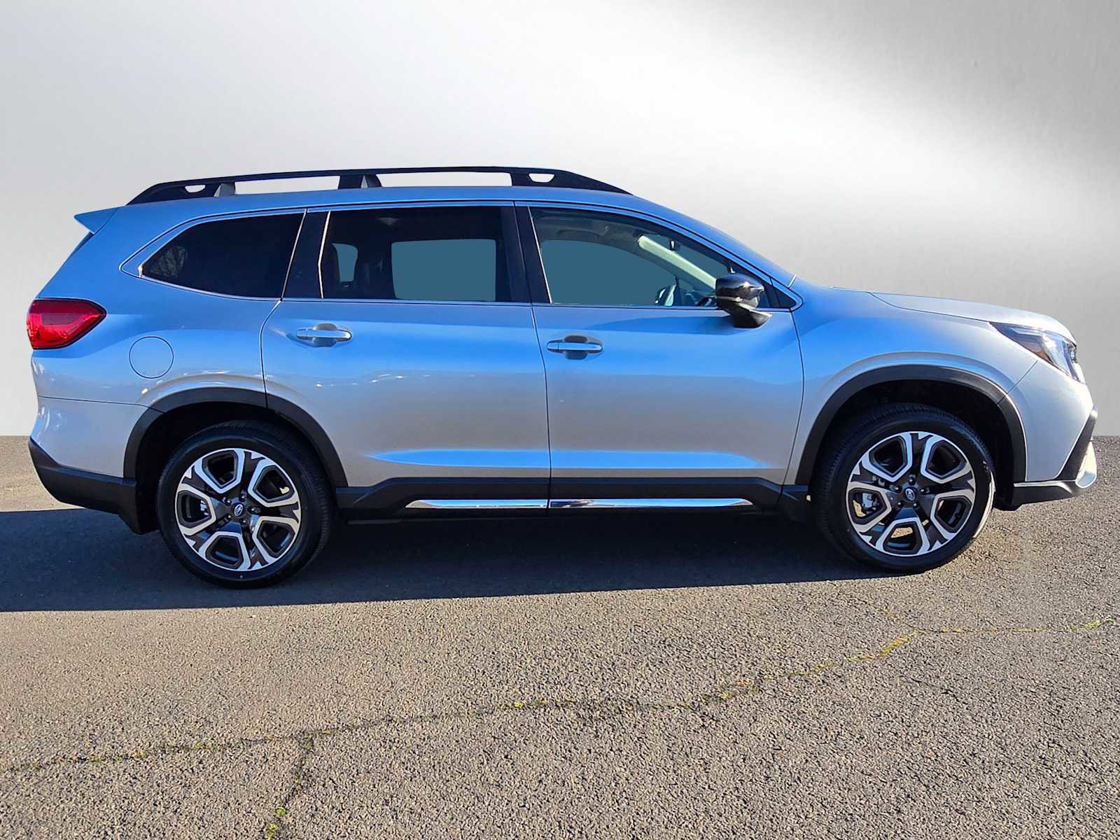 Used 2026 Subaru Ascent Limited w/ Popular Package #1 AWD/4WD image 2