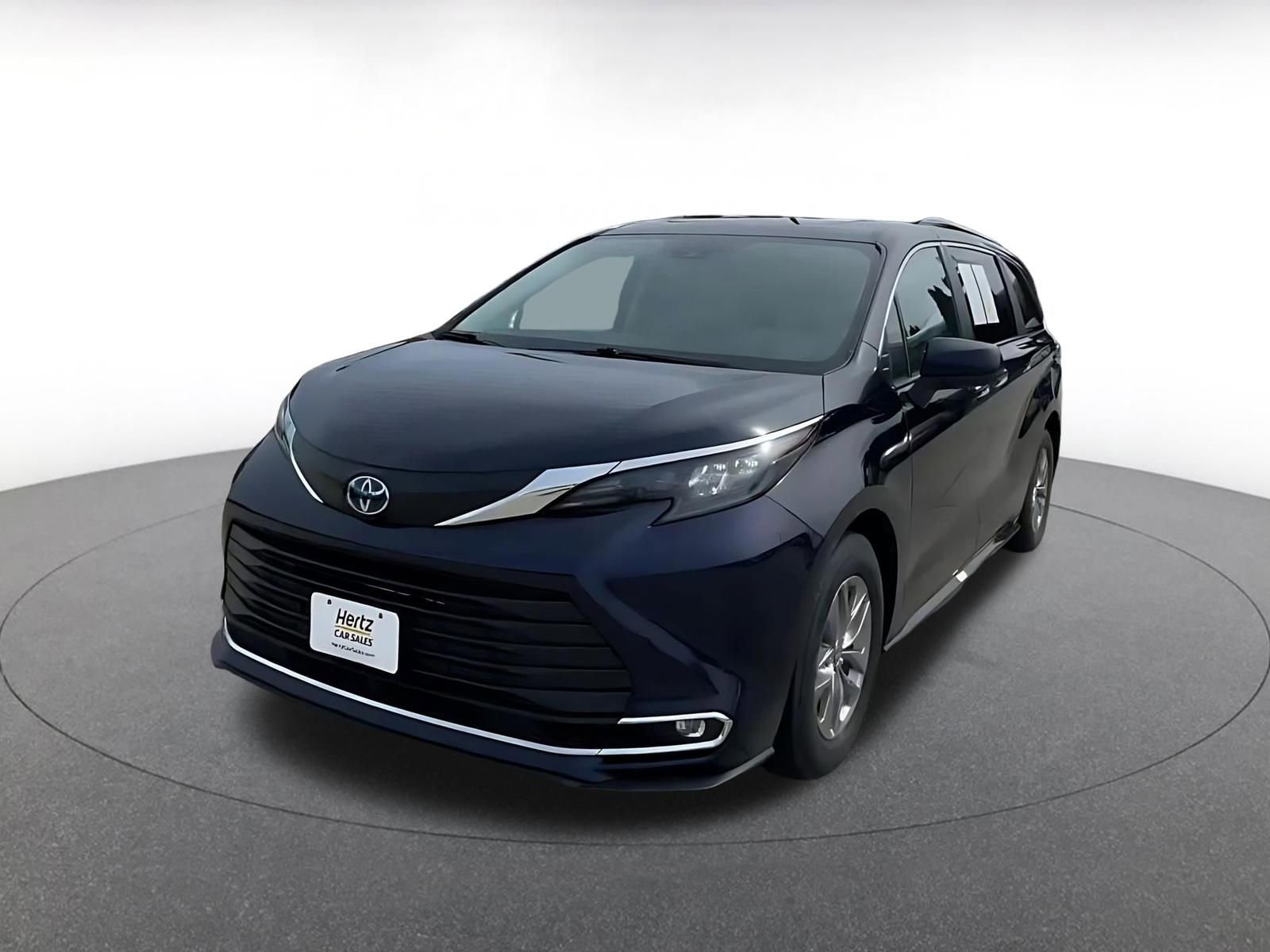 Used 2024 Toyota Sienna XLE image 7