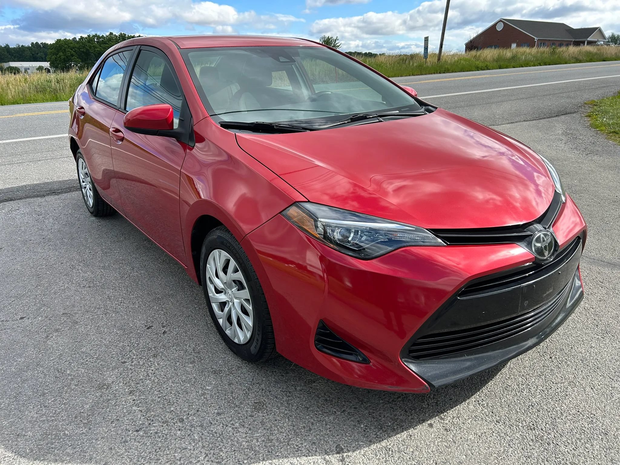 Used 2016 Toyota Corolla LE FWD image 3