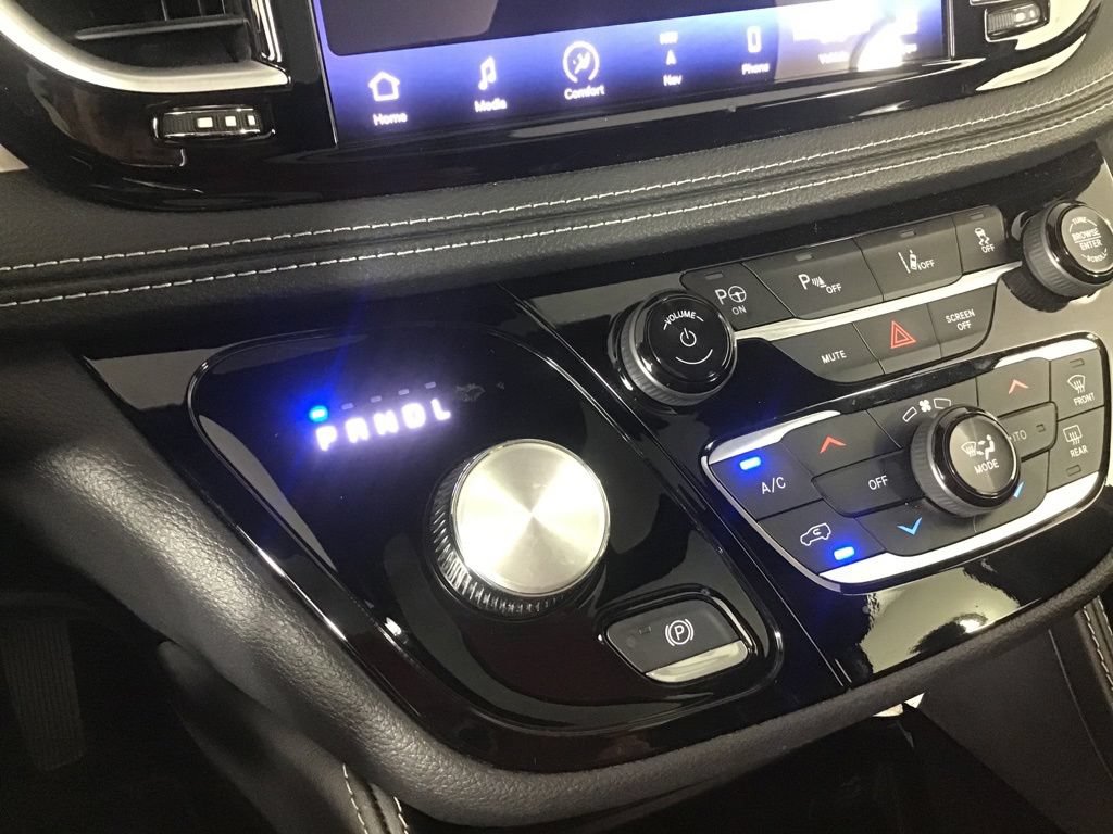 Used 2023 Chrysler Pacifica Limited w/ Uconnect Theater Family Group FWD image 36