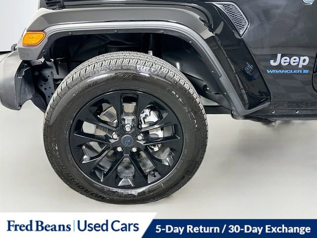 Used 2025 Jeep Wrangler Unlimited Sahara w/ Safety Group AWD/4WD image 33