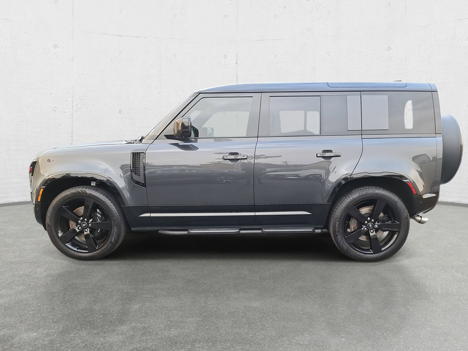 Used 2025 Land Rover Defender 110 V8 image 8