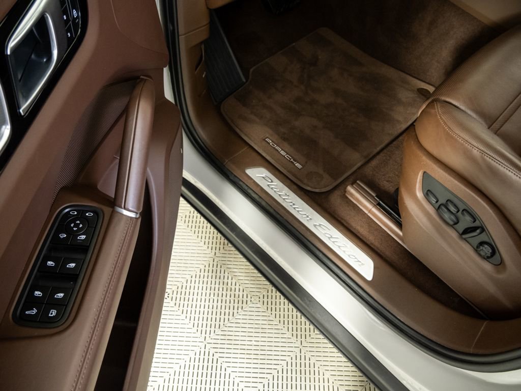 Certified 2023 Porsche Cayenne Platinum Edition image 8