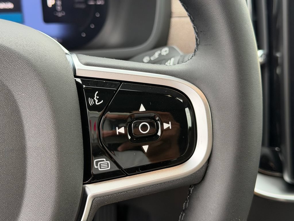 New 2026 Volvo XC90 T8 Plus w/ Protection Package Premier AWD/4WD image 18