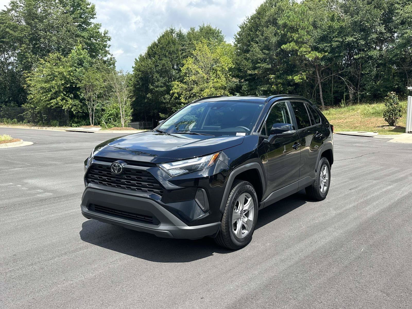 Used 2025 Toyota RAV4 XLE FWD image 3