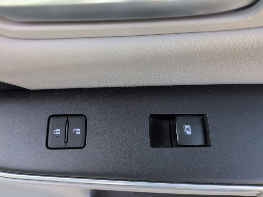 Used 2017 Toyota Camry LE FWD image 31
