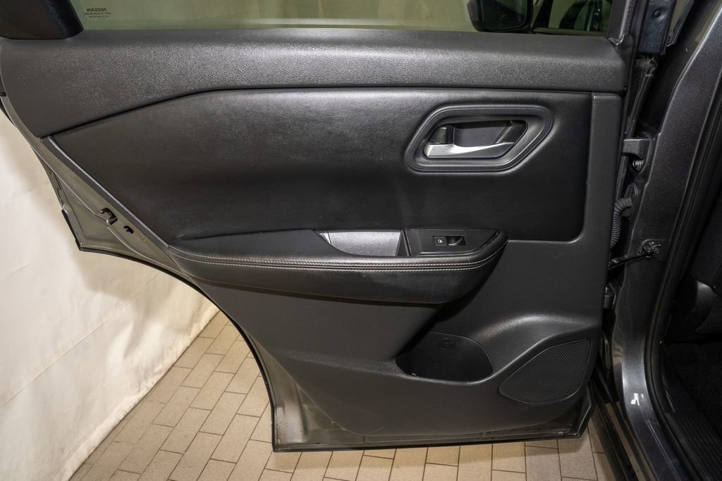 Used 2024 Nissan Rogue SV image 10