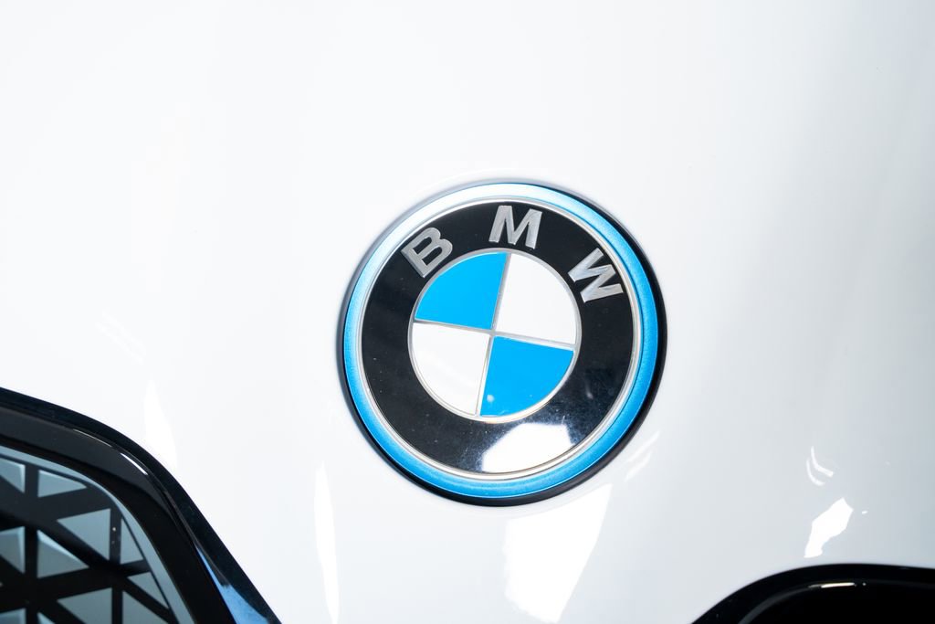 Used 2024 BMW iX xDrive50 w/ Sport Package AWD/4WD image 16