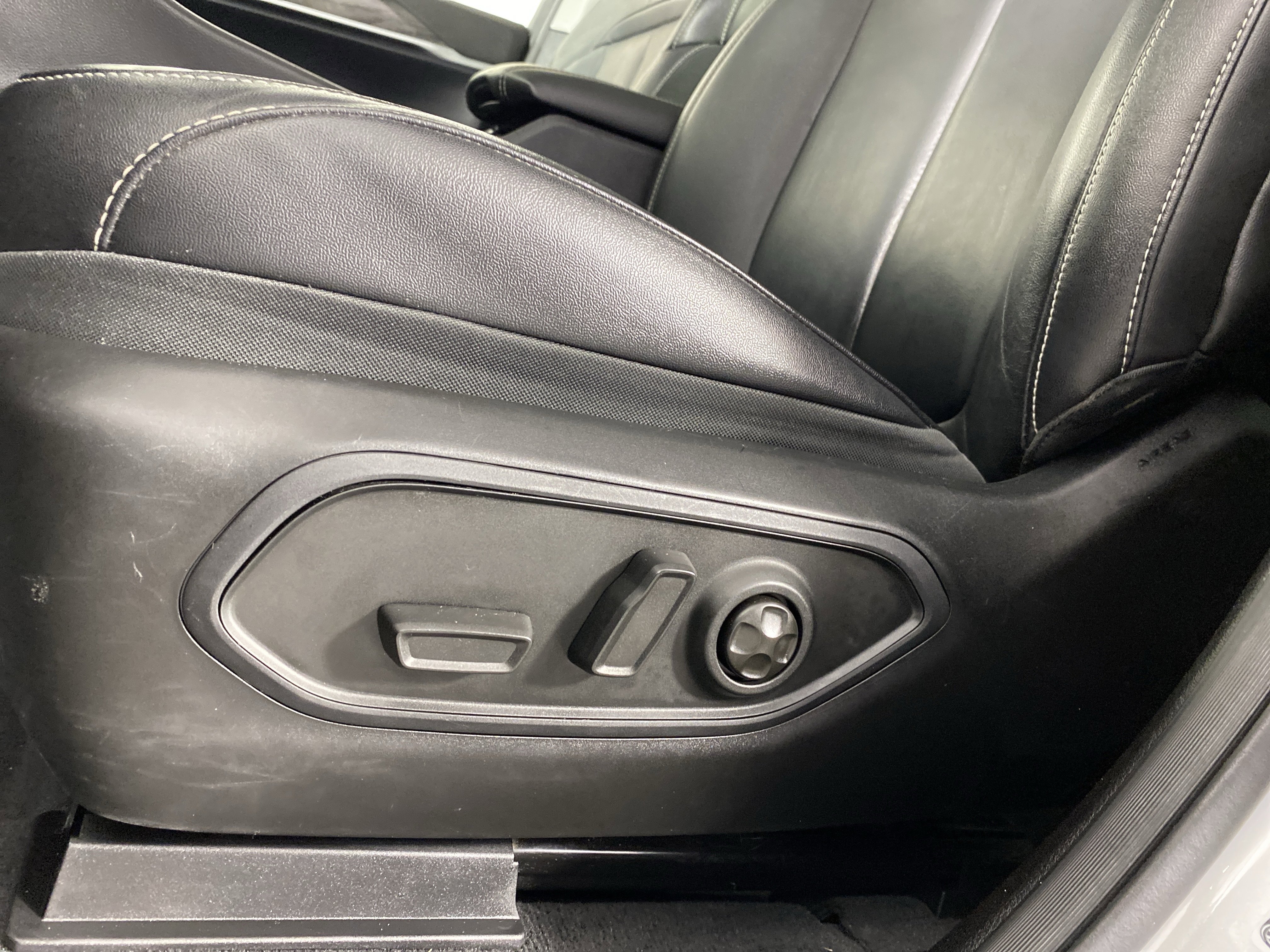 Used 2022 Jeep Grand Cherokee L Limited w/ MOPAR Finishing Package image 19