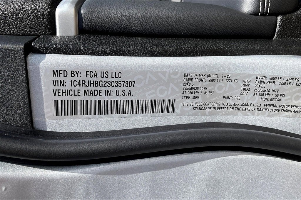 New 2025 Jeep Grand Cherokee Limited w/ Black Appearance Package image 13