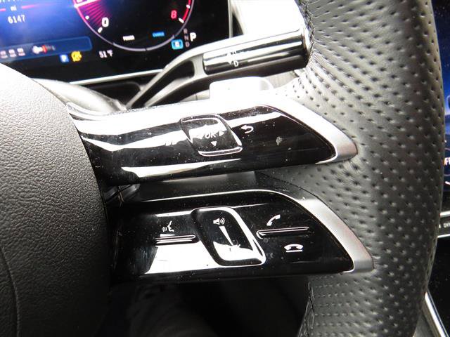 Used 2025 Mercedes-Benz GLC 300 4MATIC image 5