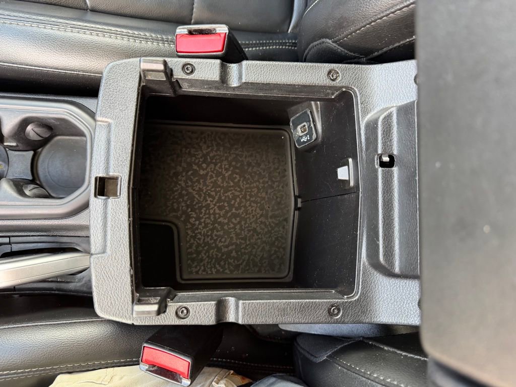 Used 2022 Jeep Wrangler Unlimited Sahara AWD/4WD image 23