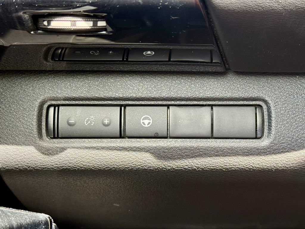 Used 2022 Nissan Pathfinder SV AWD/4WD image 21
