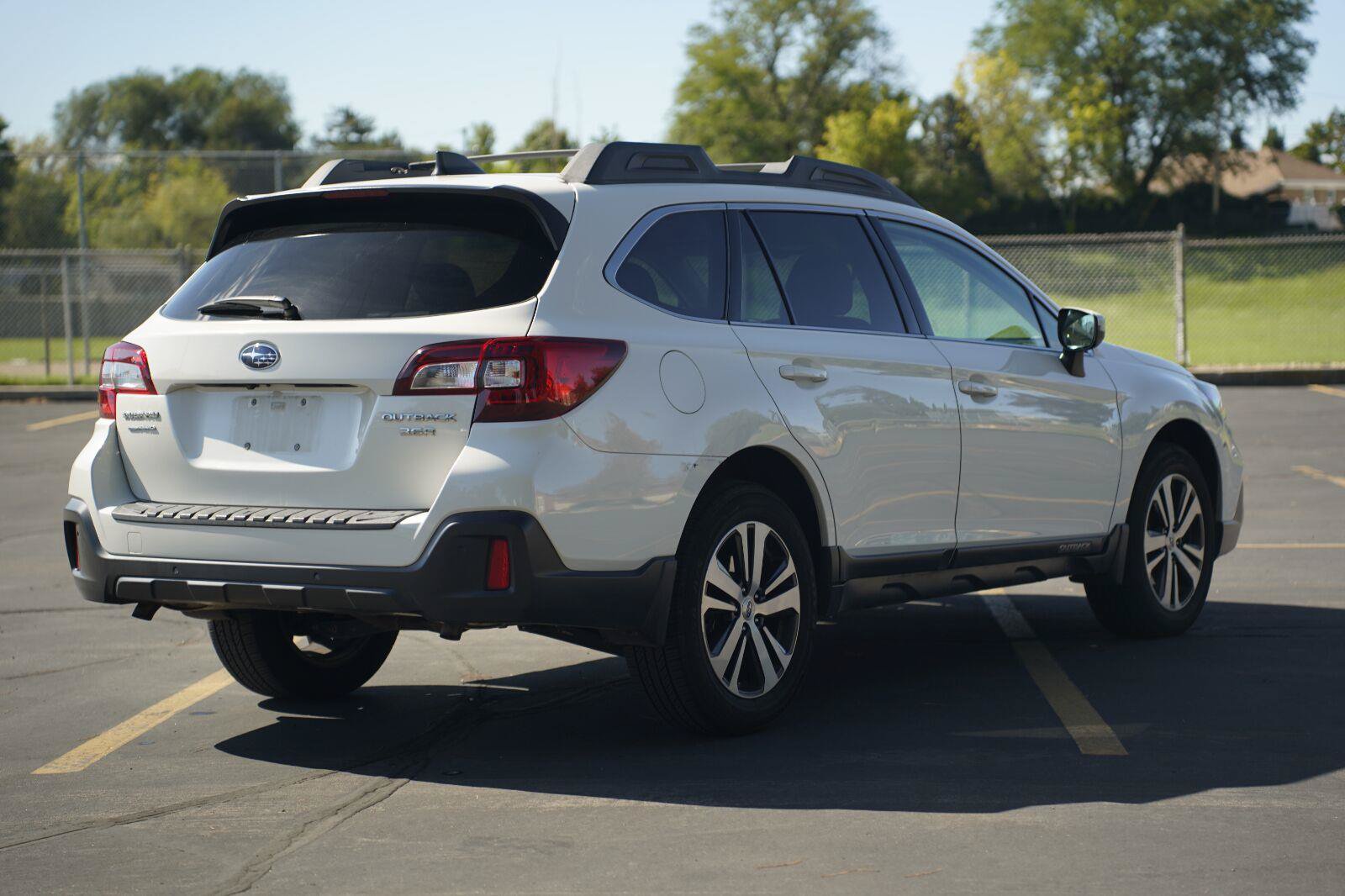 Used 2018 Subaru Outback 3.6R Limited AWD/4WD image 5