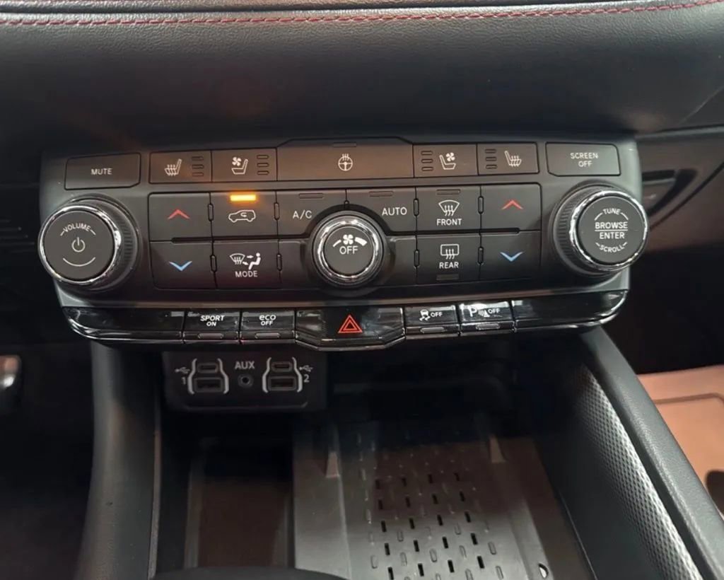 Used 2025 Dodge Durango R/T AWD/4WD image 13