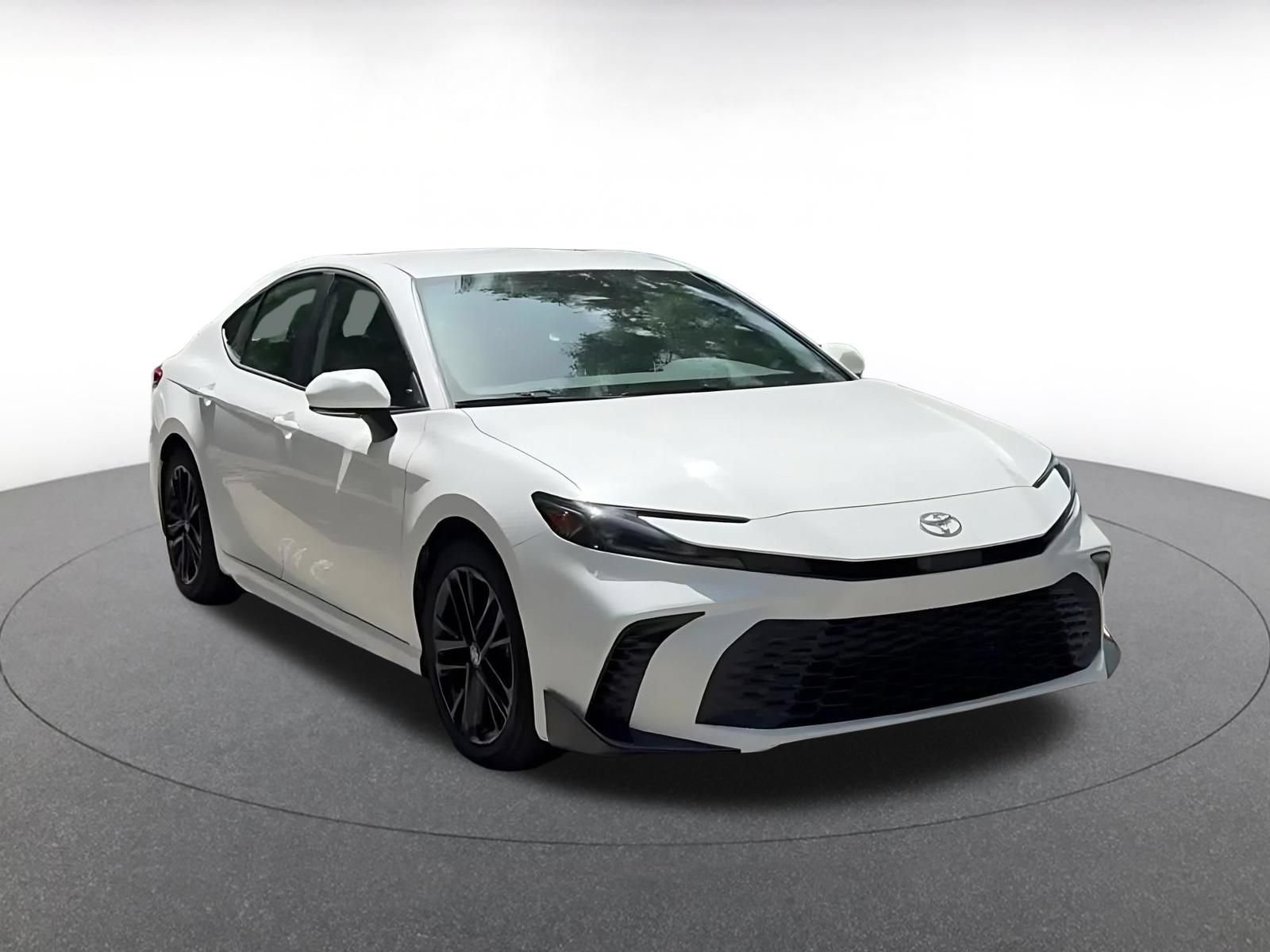 Used 2026 Toyota Camry SE FWD image 3